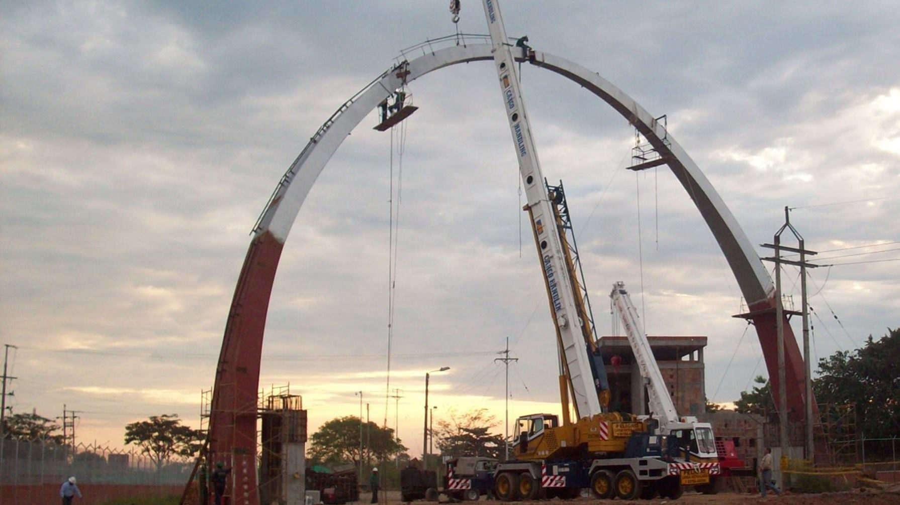 Montaje de estructura metálica especial para la portería norte de ecopetrol S.A